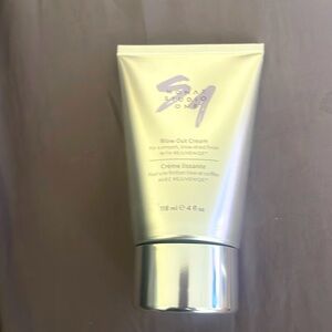 Monat blow out cream